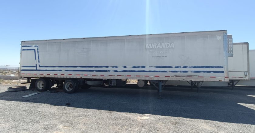 Catea Fiscalía taller y asegura dos cajas refrigeradas para tráiler robadas en Cuauhtémoc