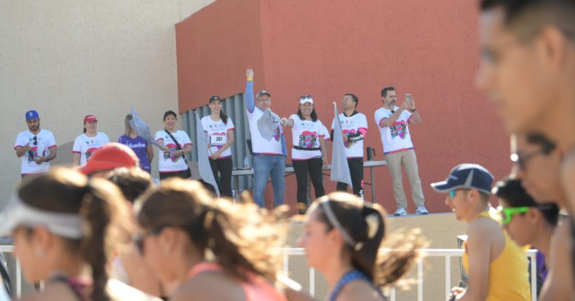 Participan cientos de universitarios en 3ra. Carrera de FCA