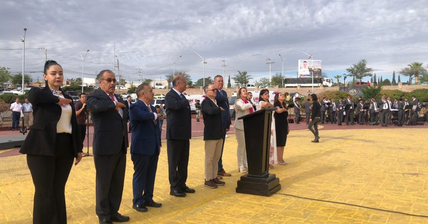 Develan placa a Miguel Ángel González; maestro ilustre2024