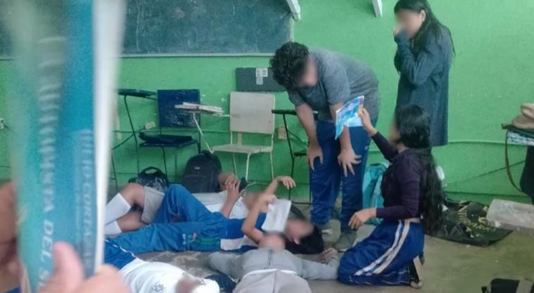 Maestro en Veracruz encierra a sus alumnos en salón sin ventilación por no entregarle la tarea