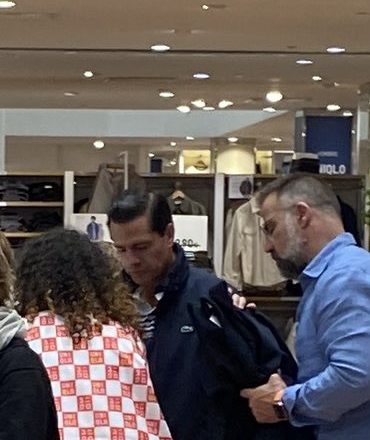 Captan a Enrique Peña Nieto de compras en tienda de moda