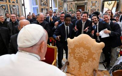 El papa Francisco se reunió con destacados comediantes en el Vaticano