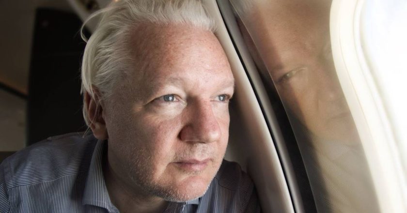 Casa Blanca descarta indultar a Julian Assange