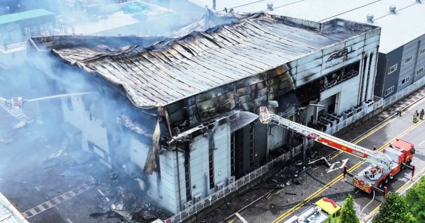 VIDEO: Incendio en fábrica de baterías en Corea del Sur deja 22 muertos