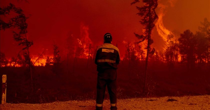 Incendios forestales en Nuevo México y California obligan a desalojar a miles de personas