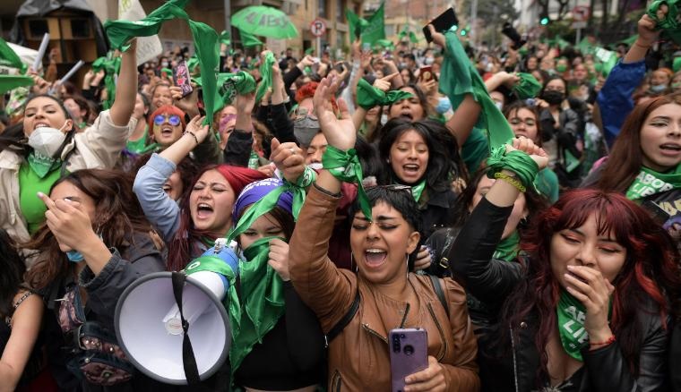 Mujeres se manifiestan en varios estados a favor del aborto legal