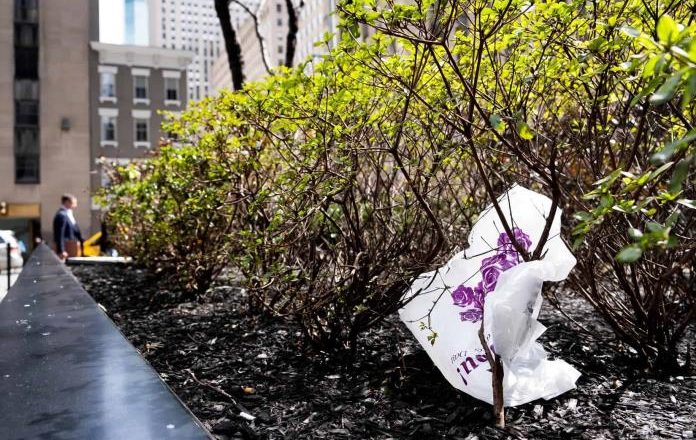 California pondrá fin a las bolsas de plástico en los supermercados en 2026