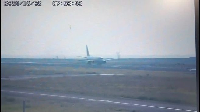 Bomba de la II Guerra Mundial estalla en aeropuerto de Japón y causa su cierre