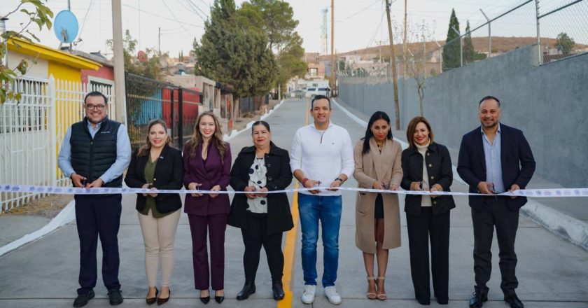 Cumple Gobierno Municipal sueño de vecinos de la colonia UP al pavimentar su calle