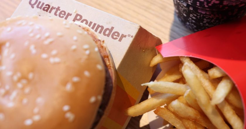 Persona fallece después de comer en McDonald’s